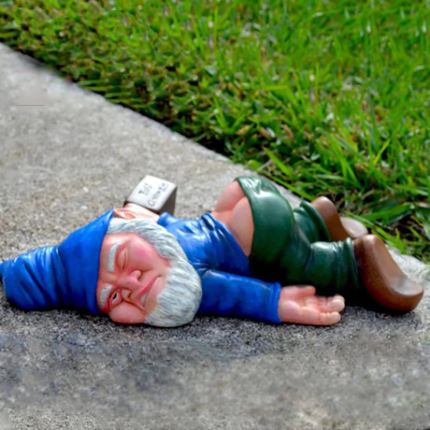 Whimsical Drunken Garden Gnome Statue 15CM Funny Resin Ornament for Indoor & Outdoor Home Décor