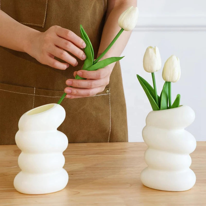 Nordic Plastic Spiral White Vase Modern Flower Arrangement Container for Home & Desk Decoration