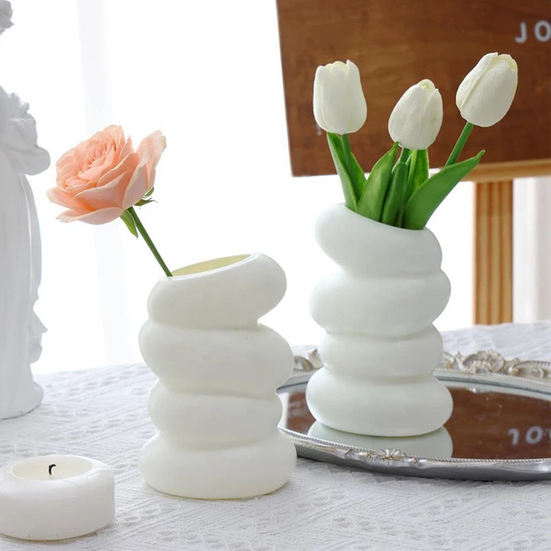 Nordic Plastic Spiral White Vase Modern Flower Arrangement Container for Home & Desk Decoration