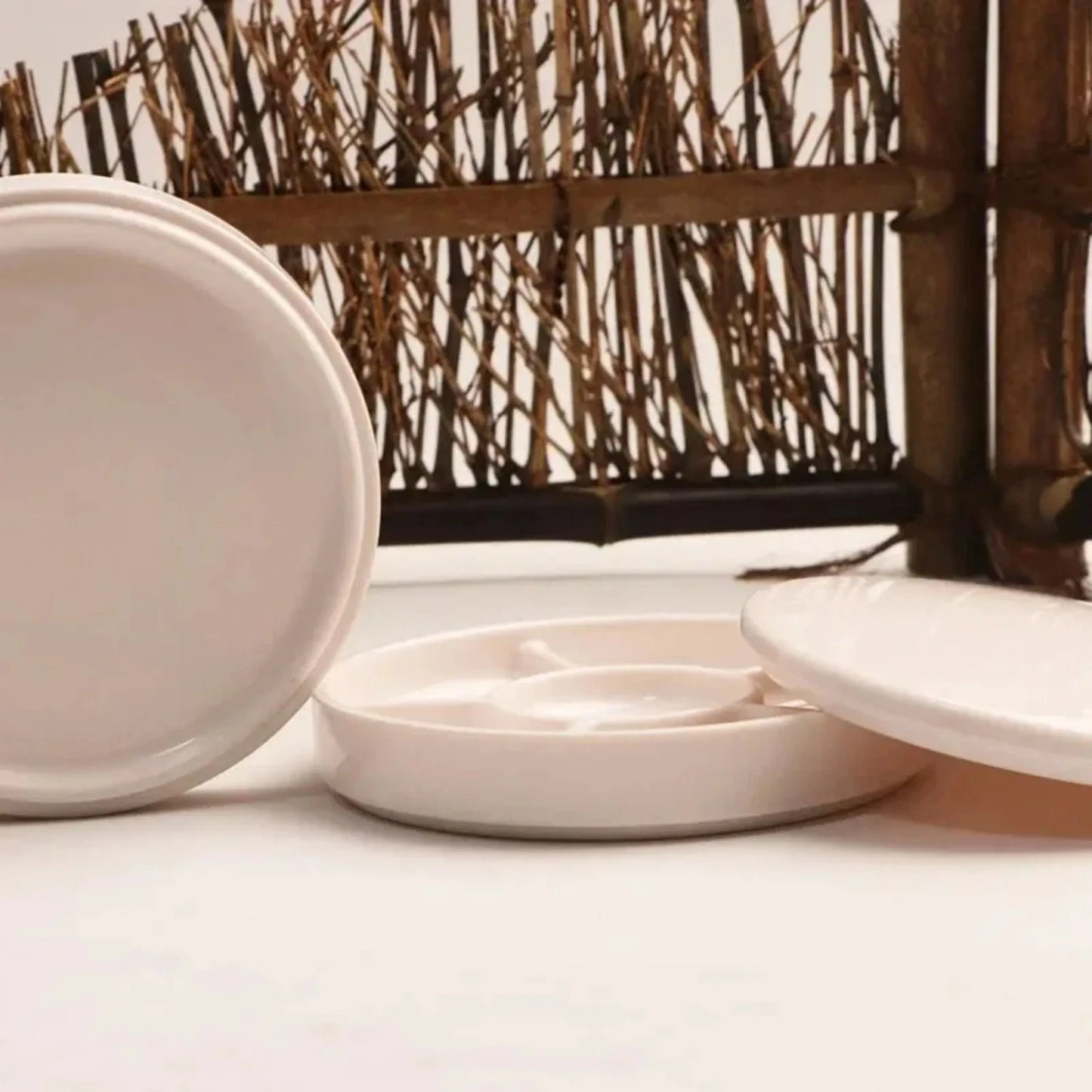 Imitation Porcelain Round Paint Palette with Lid White Tray for Acrylic & Watercolor Painting