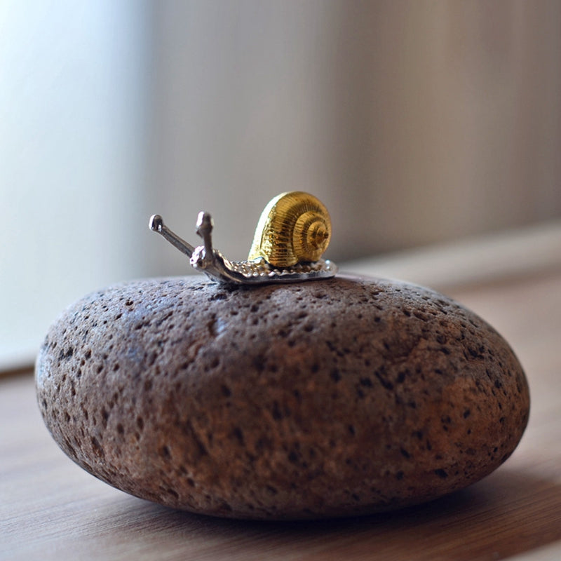 Creative Alloy Snail Ornament  Small Handcrafted Decor for Home Bonsai and Incense Display