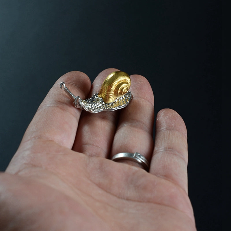 Creative Alloy Snail Ornament  Small Handcrafted Decor for Home Bonsai and Incense Display